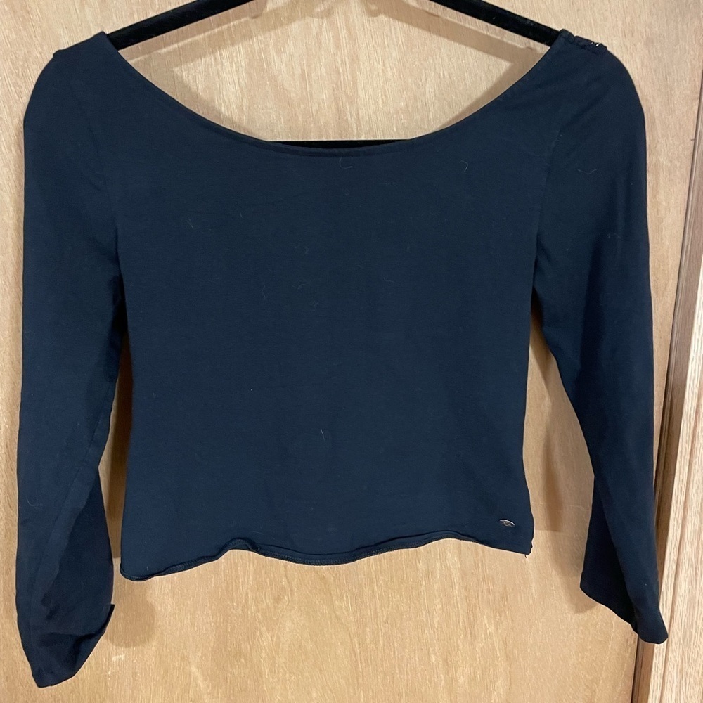 AMERICAN EAGLE-long sleeve black crop with lace back